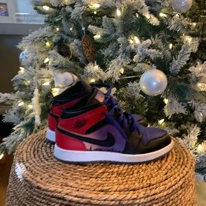 Kids CHICAGO JORDAN Sneaks sz 2Y